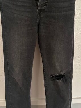 Levi's Black Skinny Jeans with Distressed Knee